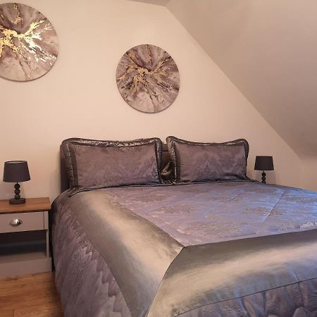 אינברנס Attic Floor Apartment, City Centre מראה חיצוני תמונה